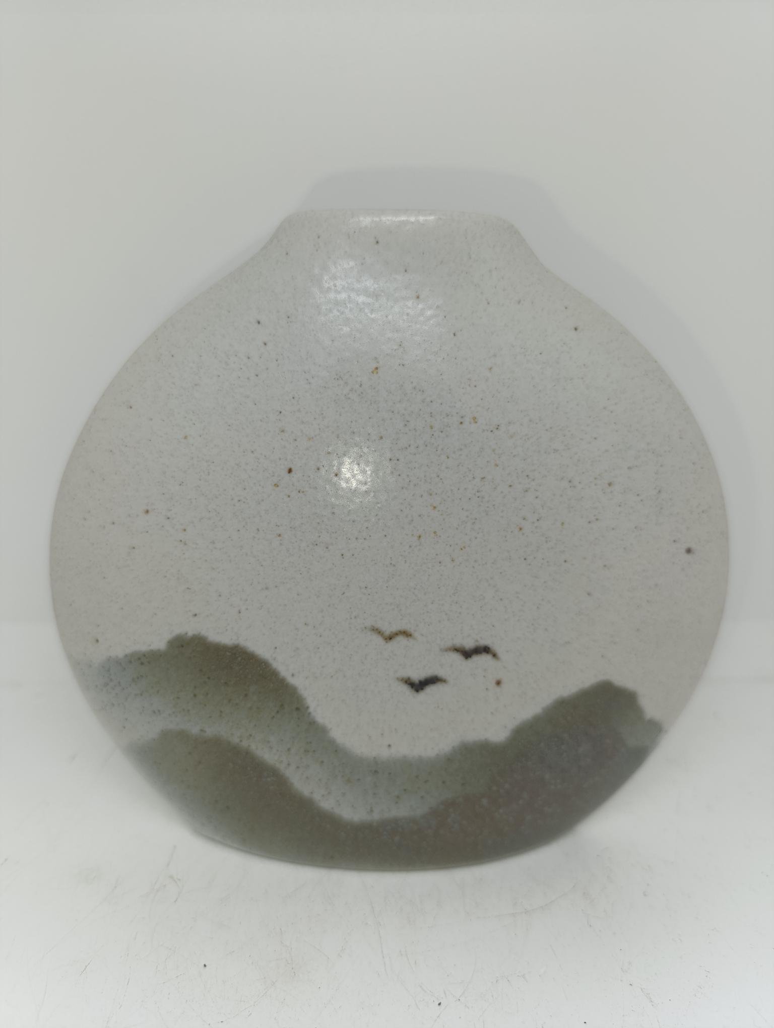 Vase en porcelaine Virebent à décor de paysage